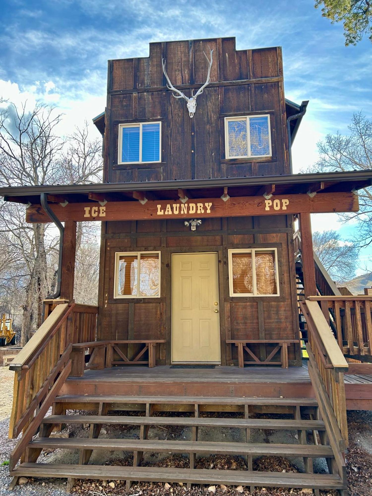 Moore'S Old Pine Inn Мерісвейл Екстер'єр фото