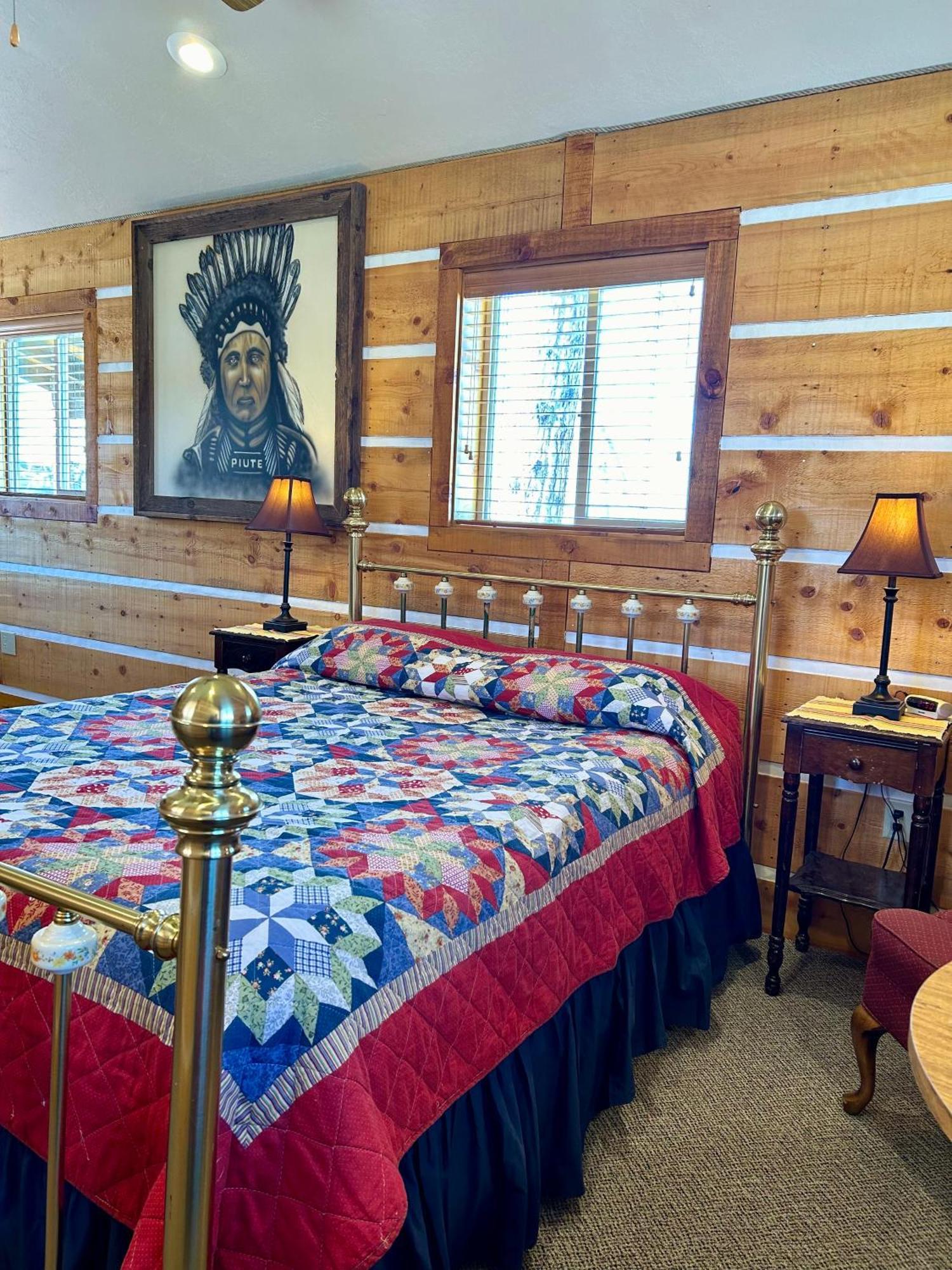 Moore'S Old Pine Inn Мерісвейл Екстер'єр фото