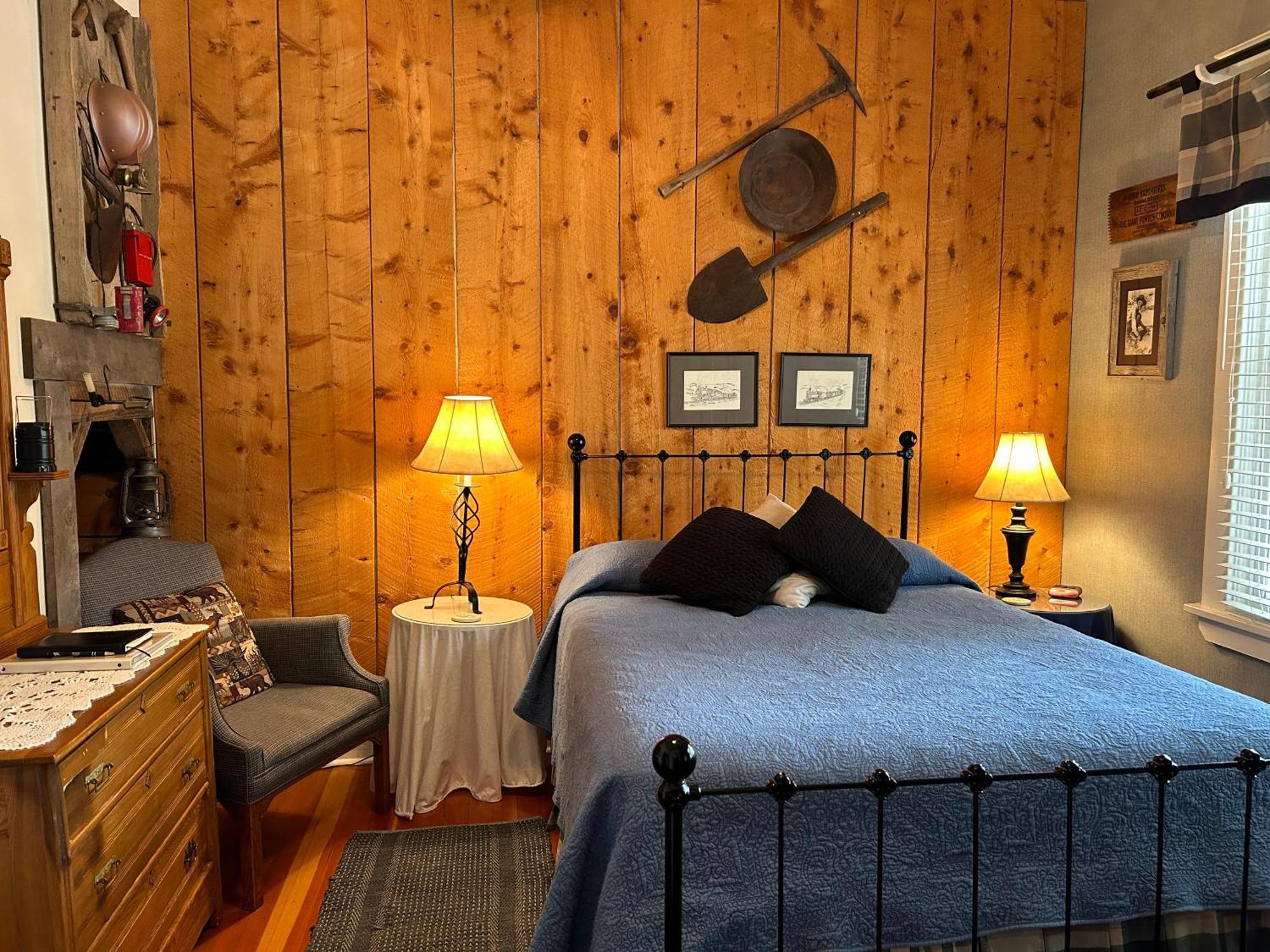 Moore'S Old Pine Inn Мерісвейл Екстер'єр фото
