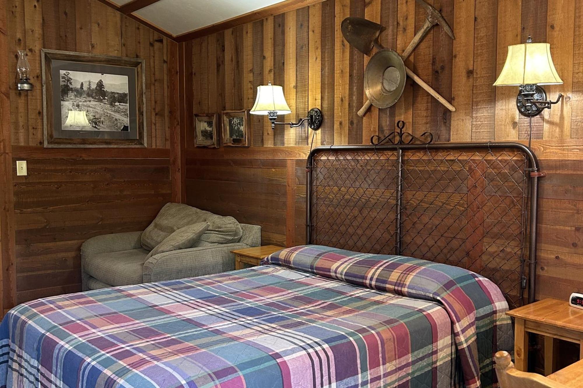Moore'S Old Pine Inn Мерісвейл Екстер'єр фото